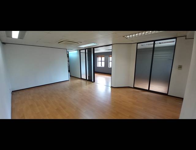 322M² OFFICE TO LET IN BRYANSTON